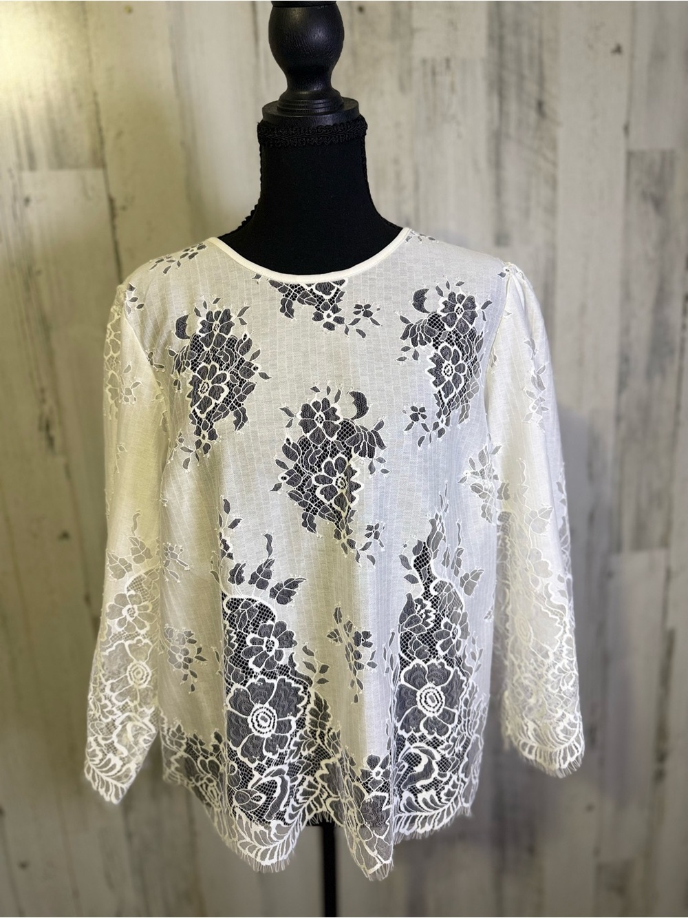 Vince Camuto White Floral Lace Overlay Blouse Top Size L ELEGANT